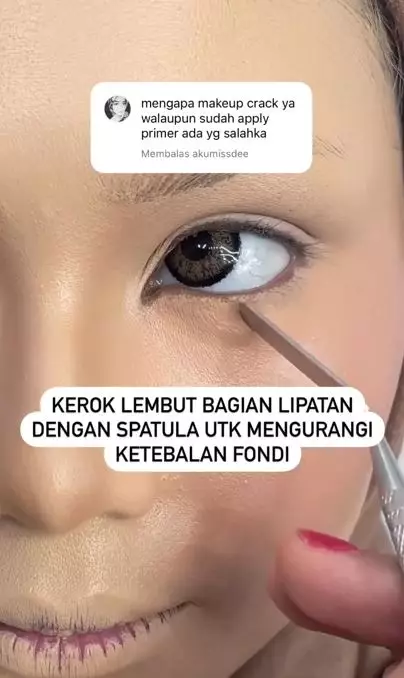 Trik makeup anticrack agar tampak lebih flawless dan natural pakai 2 alat Berbagai sumber