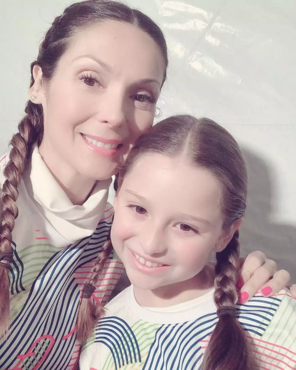 potret sepupu rosalinda bareng buah hatinya © berbagai sumber