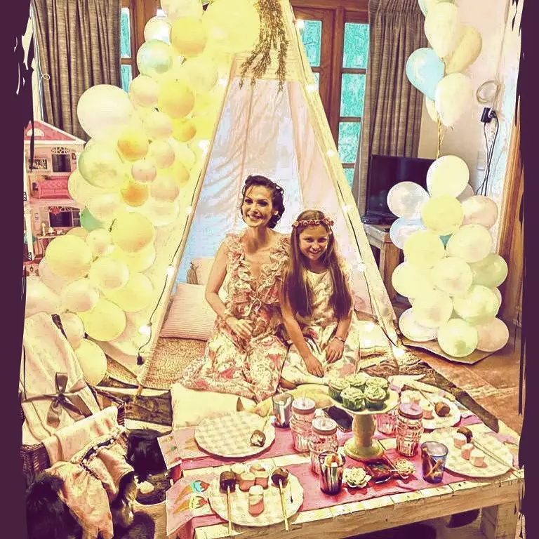 potret sepupu rosalinda bareng buah hatinya © berbagai sumber