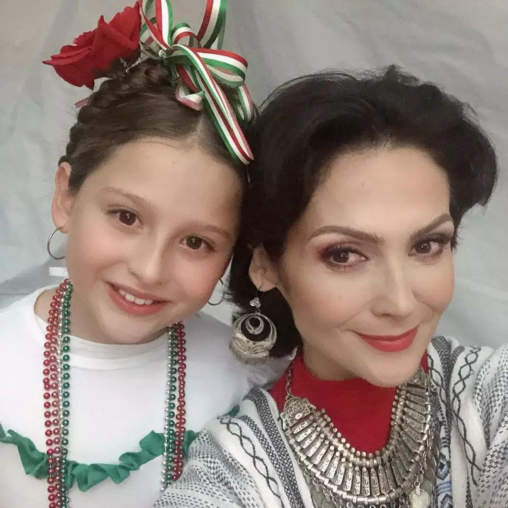 potret sepupu rosalinda bareng buah hatinya © berbagai sumber