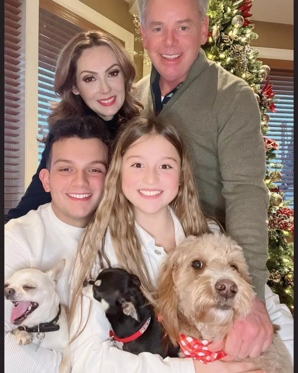 potret sepupu rosalinda bareng buah hatinya © berbagai sumber