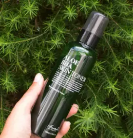 Rekomendasi toner samarkan noda hitam pada wajah © 2023 brilio.net