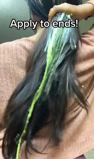 Trik melembutkan sekaligus melebatkan rambut panjang pakai 3 bahan alami Berbagai sumber