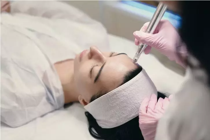  rahasia perawatan wajah ala Melly Goeslaw berbagai sumber