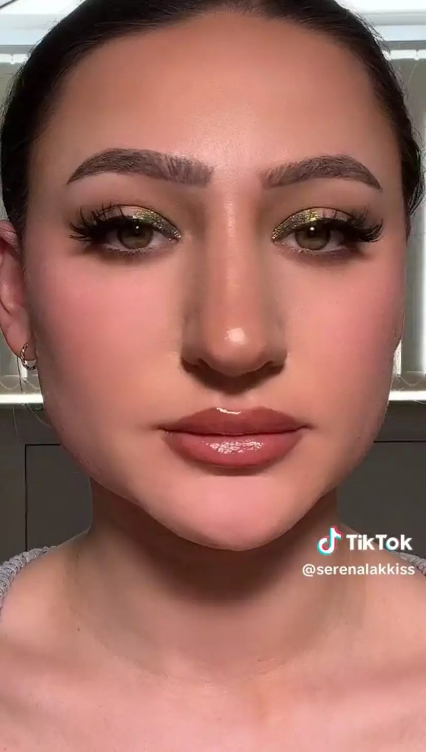 trik bikin makeup jadi tahan lama dan bebas luntur © 2023 brilio.net trik bikin makeup jadi tahan lama dan bebas luntur © 2023 brilio.net