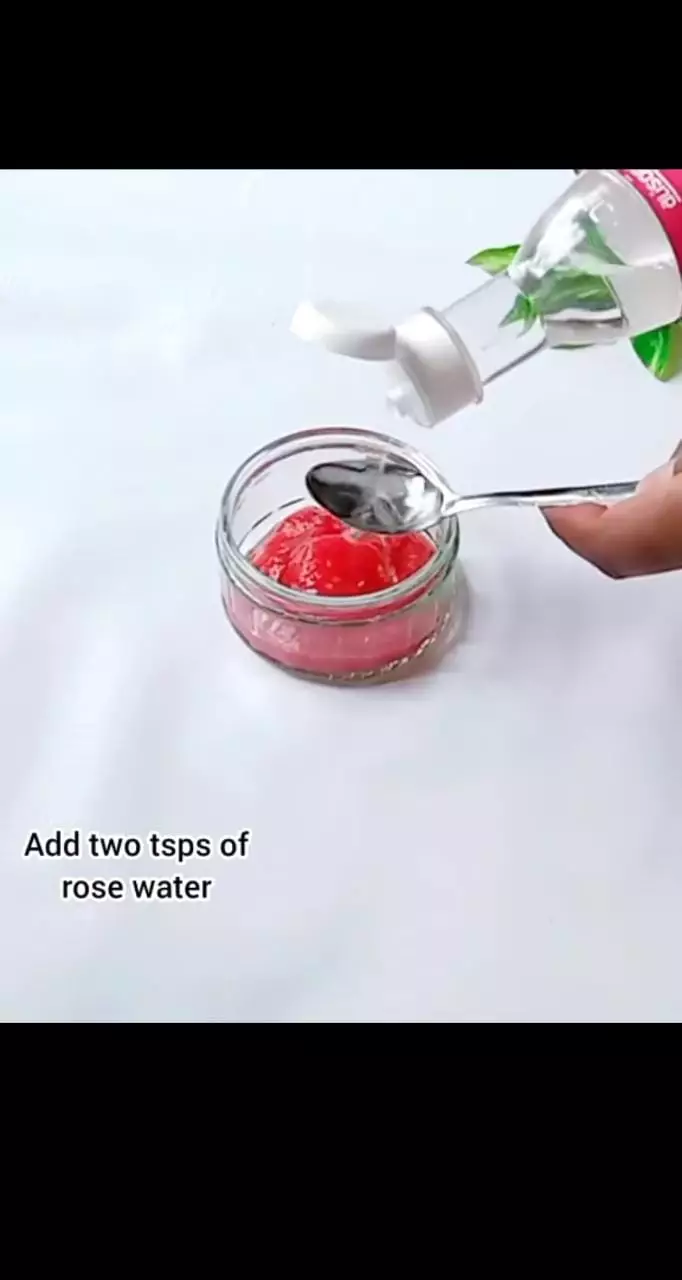 Trik bikin under eye mask sendiri pakai 2 bahan dapur © 2023 berbagai sumber