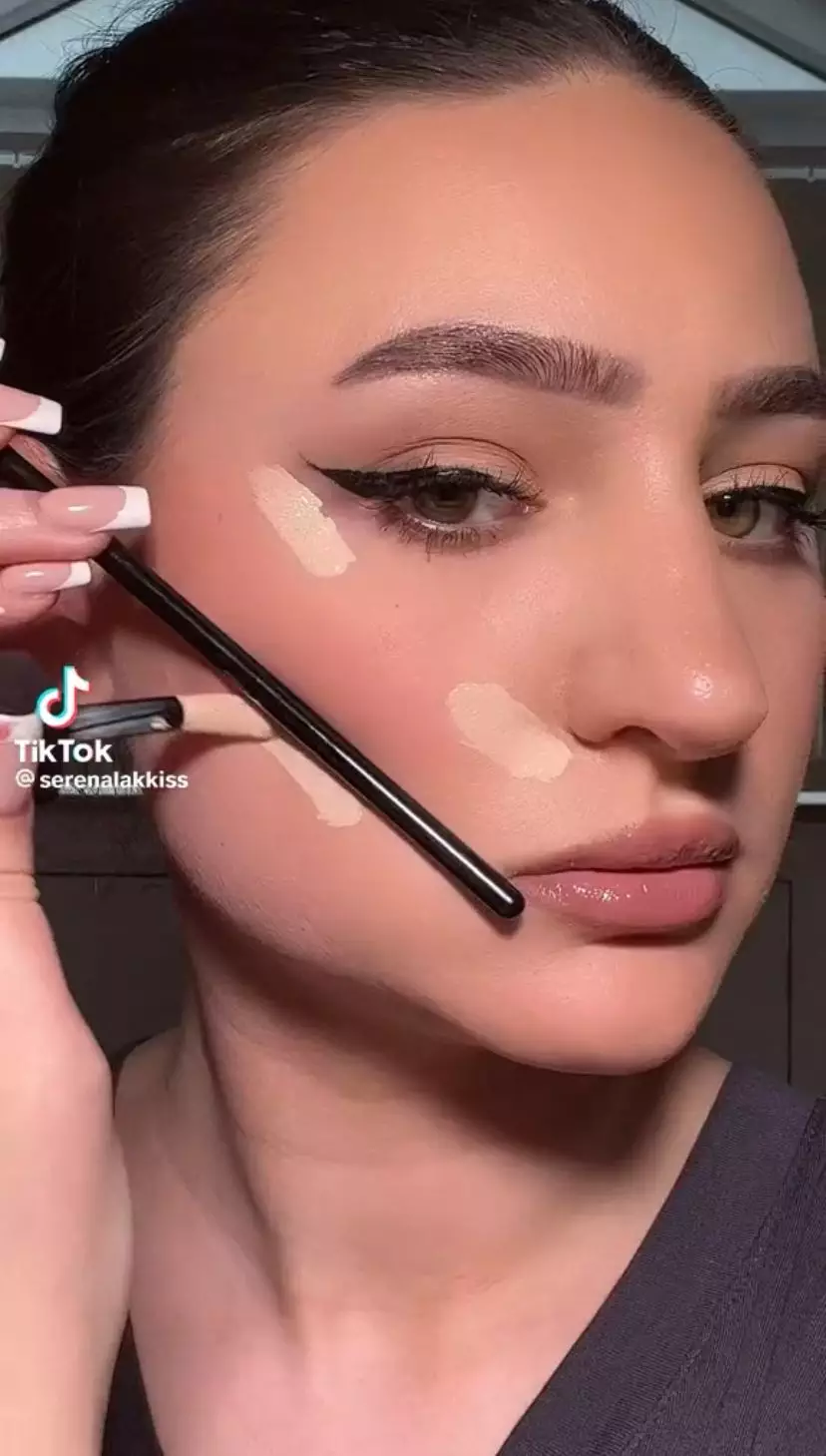 Trik riasan wajah berdimensi Istimewa