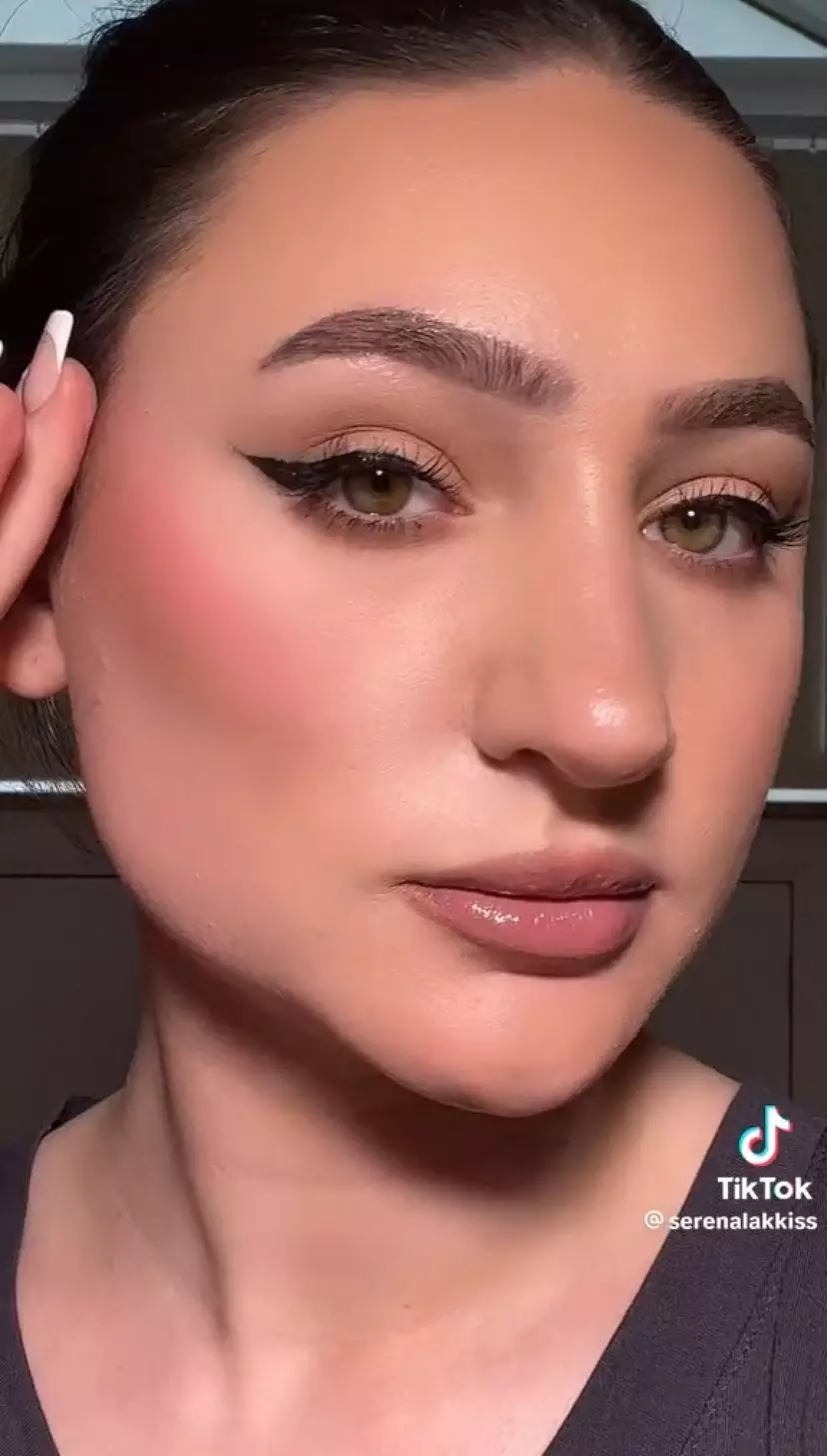 Trik riasan wajah berdimensi Istimewa