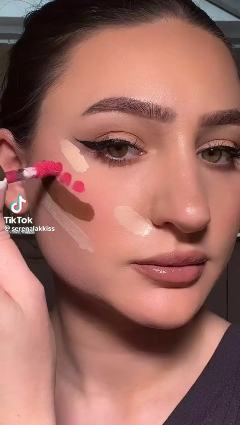 Trik riasan wajah berdimensi Istimewa