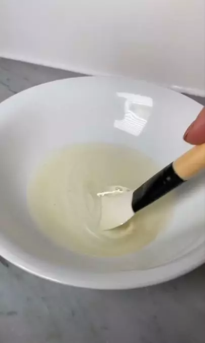 Cara lembutkan rambut kasar pakai oil mask dari 3 bahan alami Berbagai sumber