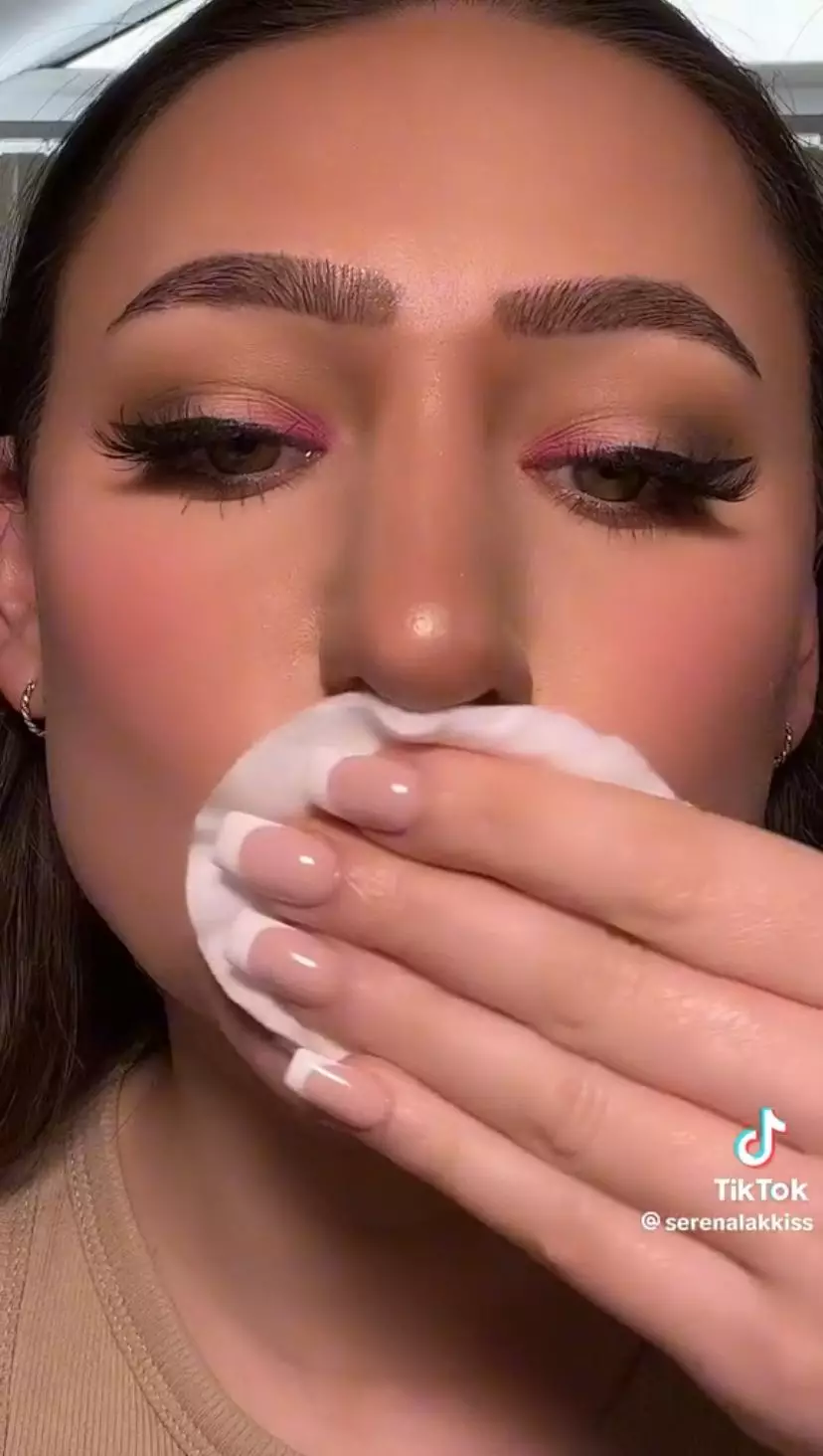 Trik bikin bibir jadi lebih plump © 2023 brilio.net Trik bikin bibir jadi lebih plump © 2023 brilio.net