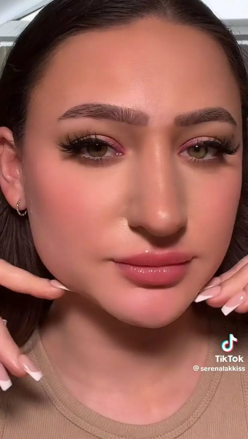 Trik bikin bibir jadi lebih plump © 2023 brilio.net Trik bikin bibir jadi lebih plump © 2023 brilio.net