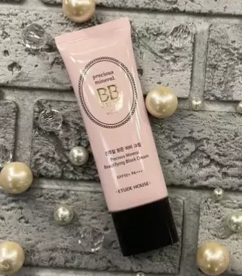9 Rekomendasi BB Cream untuk remaja kulit berminyak mulai Rp 20 ribuan © berbagai sumber 9 Rekomendasi BB Cream untuk remaja kulit berminyak mulai Rp 20 ribuan © berbagai sumber