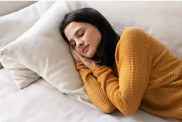 rutinitas kecantikan kulit di usia senja ala Ira Wibowo berbagai sumber