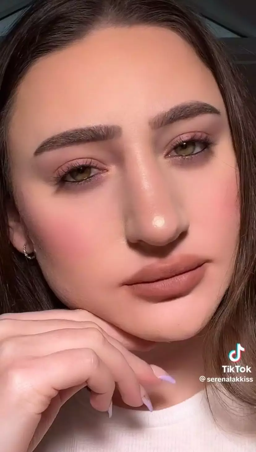 trik bikin smudged eye makeup biar mata terlihat tajam © 2023 berbagai sumber