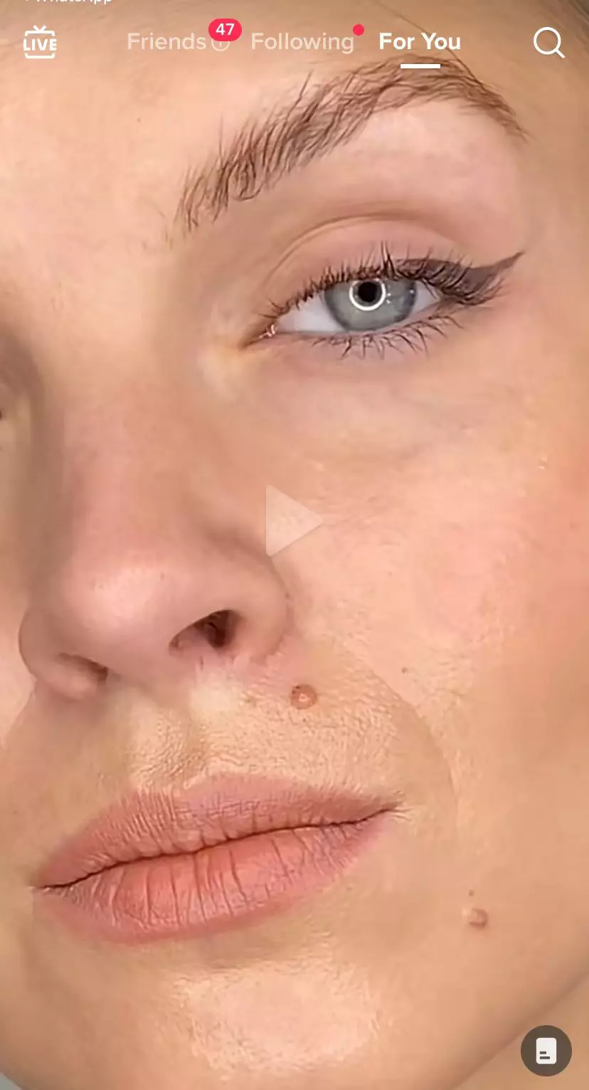 trik bikin garis mata rapi pakai 1 alat sekolah © 2023 brilio.net