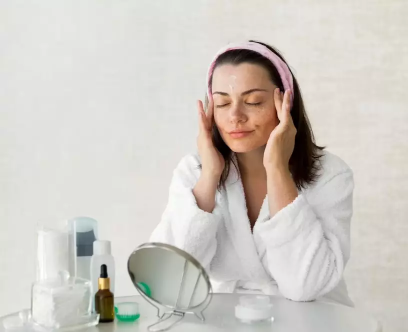 manfaat double cleansing yang jarang diketahui © 2023 brilio.net manfaat double cleansing yang jarang diketahui © 2023 brilio.net