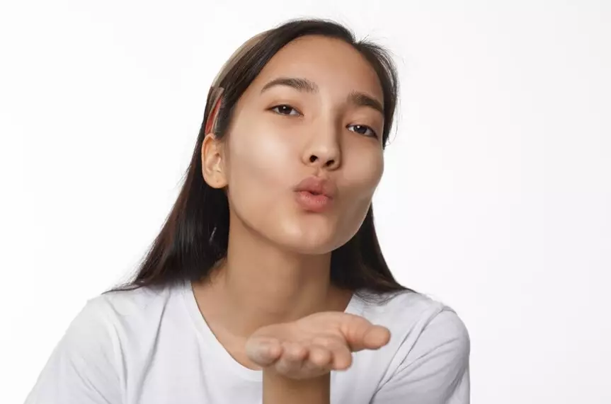 manfaat double cleansing yang jarang diketahui © 2023 brilio.net manfaat double cleansing yang jarang diketahui © 2023 brilio.net