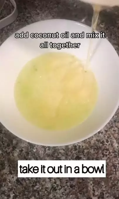 Trik atasi rambut kering pakai serum dari 2 bahan alami Berbagai sumber