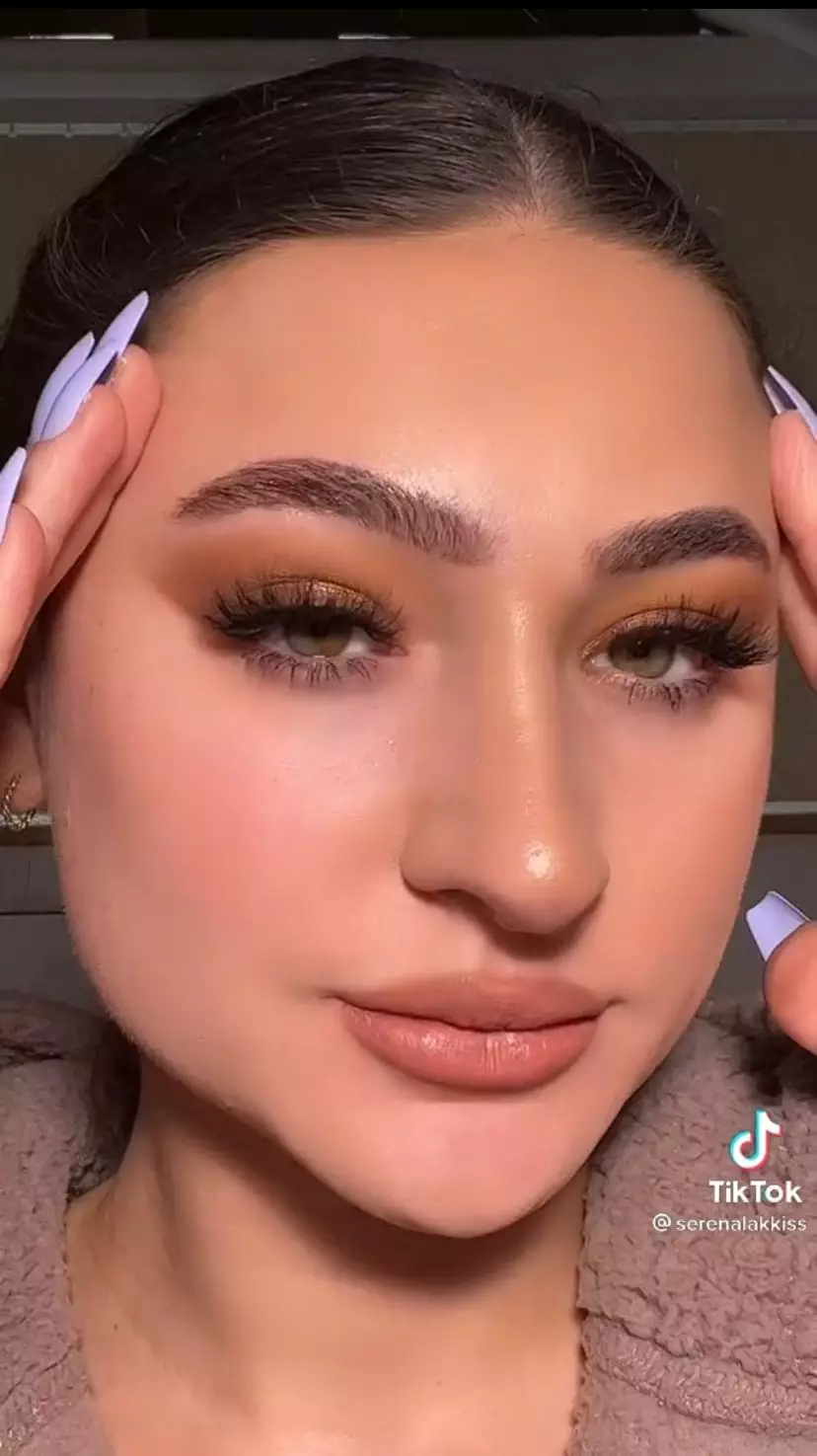 trik aplikasikan eyeshadow © berbagai sumber