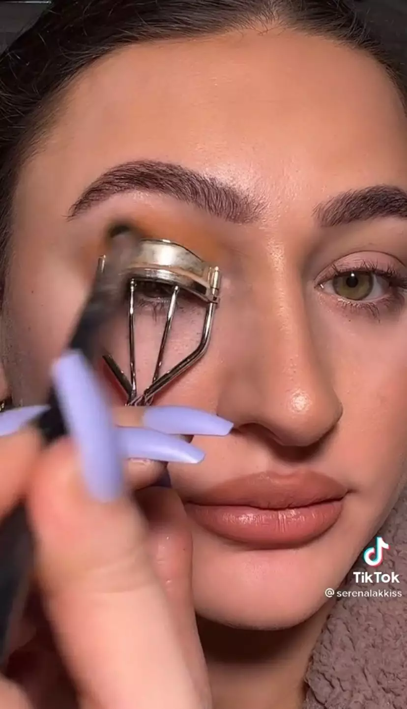 trik aplikasikan eyeshadow © berbagai sumber