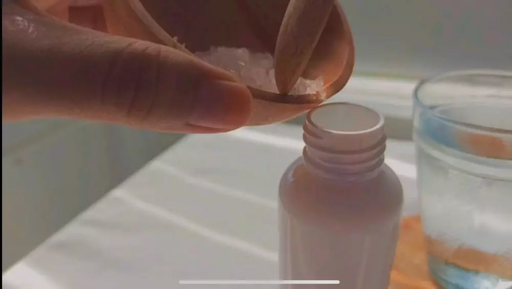 cara hilangkan bau badan © 2023 brilio.net