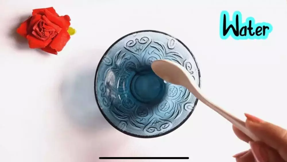 trik bikin hair setting spray pakai 3 bahan alami © 2023 brilio.net