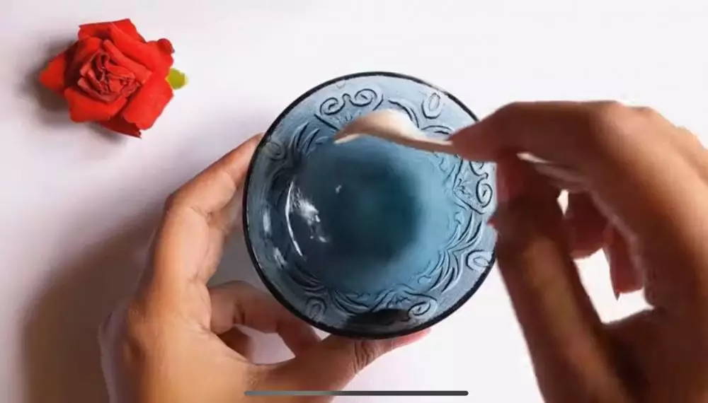 trik bikin hair setting spray pakai 3 bahan alami © 2023 brilio.net