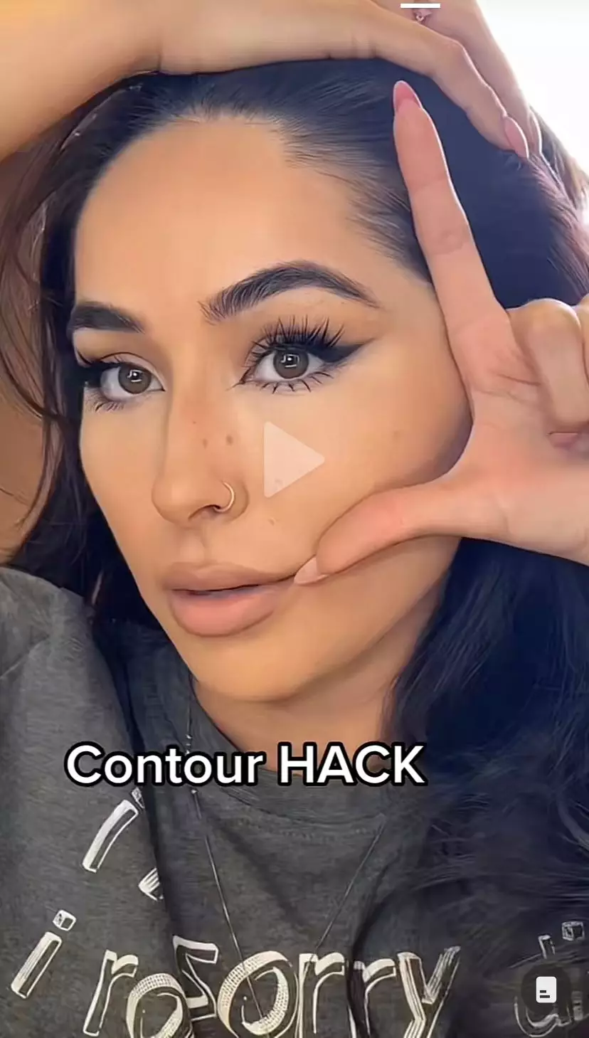 trik aplikasikan contour agar pipi auto tirus © TikTok