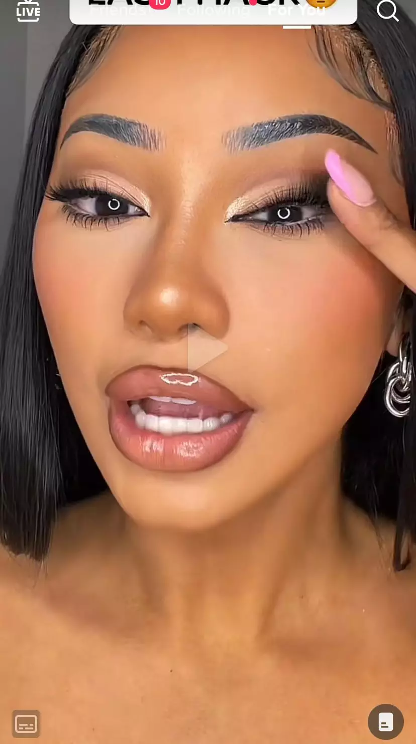 trik bikin bulu mata palsu lebih bervolume © berbagai sumber