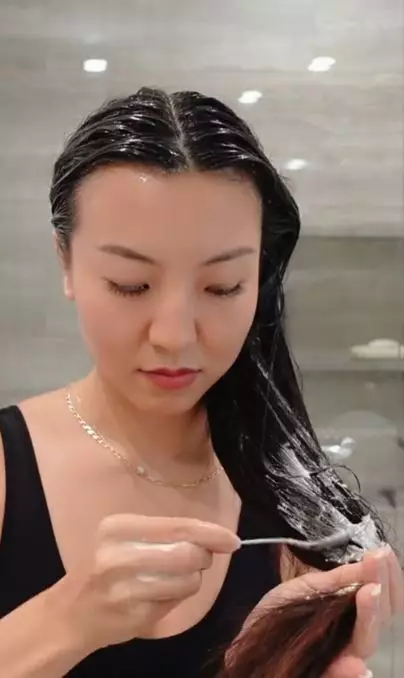 Trik melembutkan rambut kering cuma pakai 3 bahan dapur Berbagai sumber Trik melembutkan rambut kering cuma pakai 3 bahan dapur Berbagai sumber