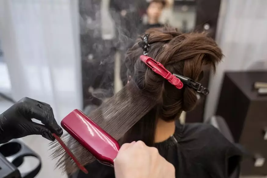 Perawatan meluruskan rambut Istimewa