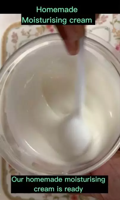 Cara membuat krim pelembap untuk atasi keriput pakai 5 bahan alami Berbagai sumber