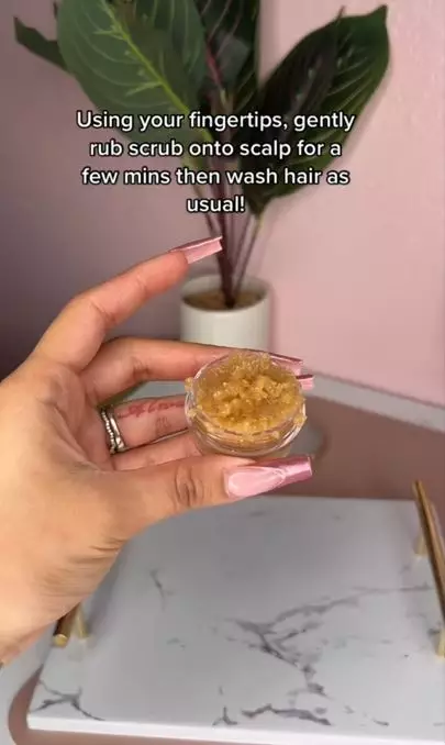 Cara mendetoks kulit kepala agar bebas ketombe cuma pakai 3 bahan alami Berbagai sumber