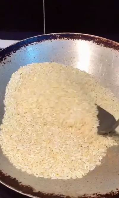 Trik memutihkan kulit kusam pakai body scrub hanya dari 1 bahan makanan Berbagai sumber Trik memutihkan kulit kusam pakai body scrub hanya dari 1 bahan makanan Berbagai sumber