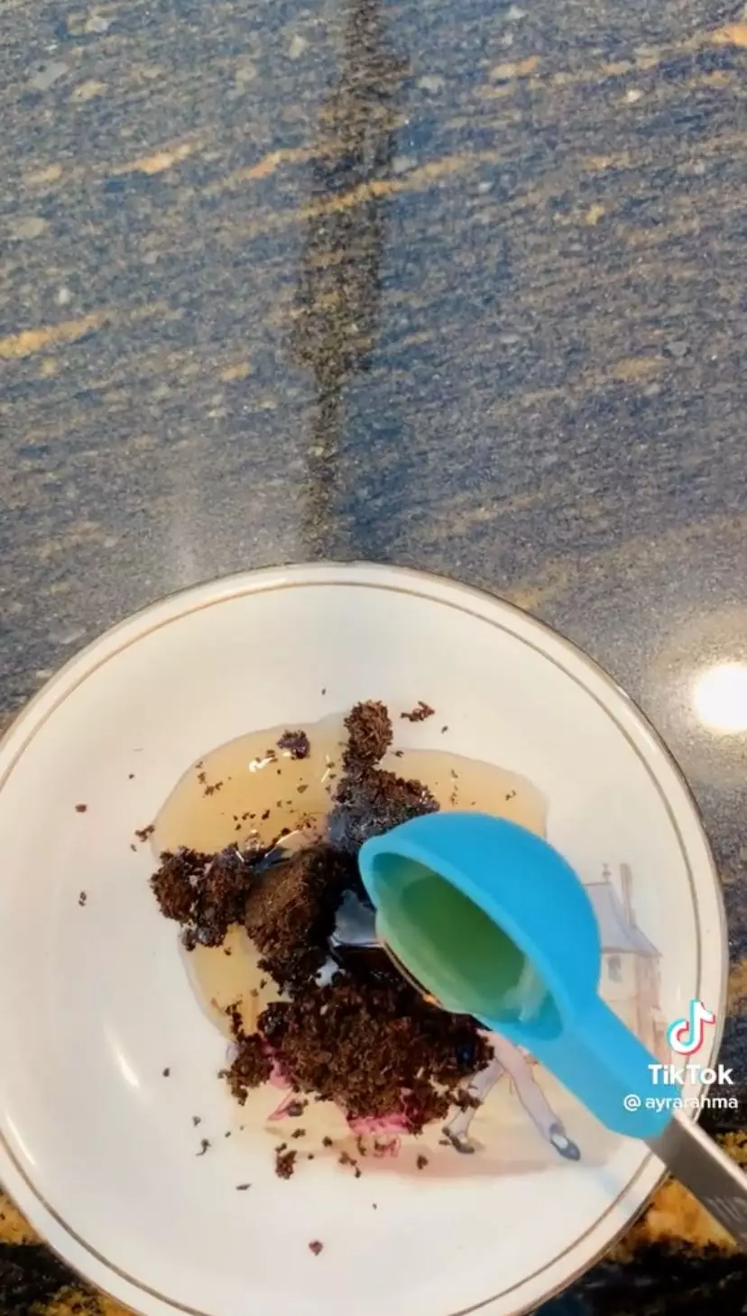 Trik bikin masker untuk atasi beruntusan pada wajah © 2023 brilio.net Trik bikin masker untuk atasi beruntusan pada wajah © 2023 brilio.net