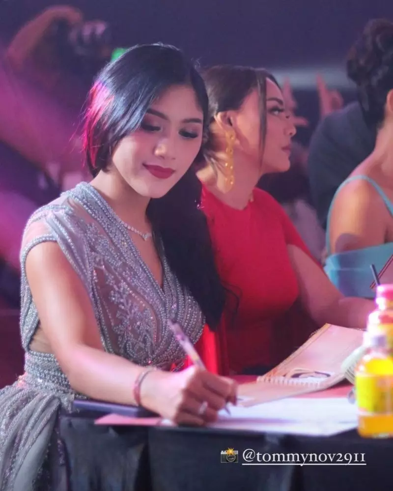 gaya Erina Gudono juri Puteri Indonesia 2023 © berbagai sumber