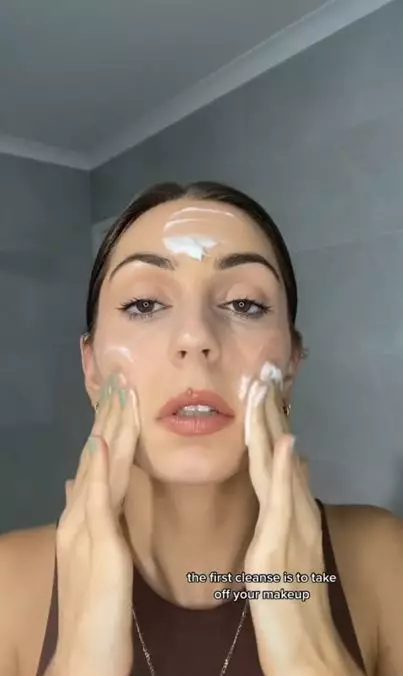 Trik membersihkan makeup secara menyeluruh pakai 1 bahan dapur Berbagai sumber