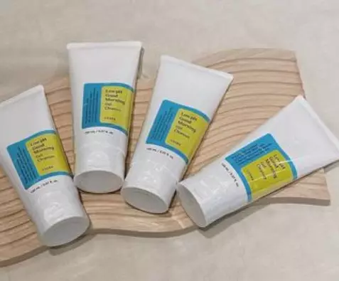 Rekomendasi facial wash untuk kulit kombinasi © 2023 brilio.net