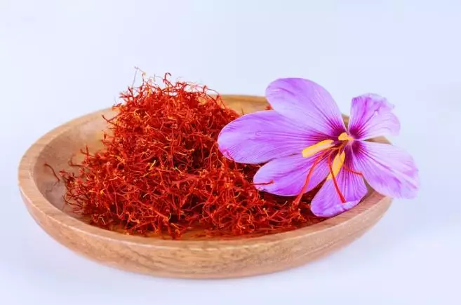 Cara memutihkan wajah pakai face cream dari 5 bahan alami Berbagai sumber