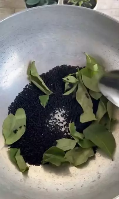 Cara mengatasi uban agar tak tumbuh kembali pakai 4 bahan alami Berbagai sumber