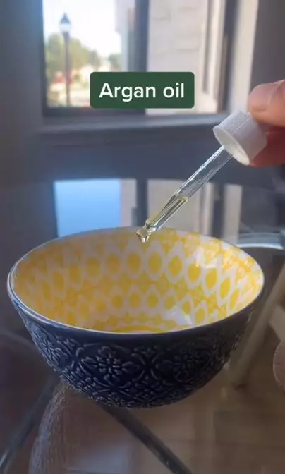 Trik mengatasi rambut kasar pria pakai hair oil dari 2 bahan alami Berbagai sumber Trik mengatasi rambut kasar pria pakai hair oil dari 2 bahan alami Berbagai sumber
