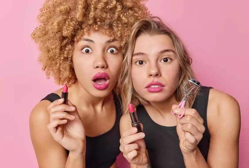 cara merawat alat makeup agar tidak merusak kulit © 2023 brilio.net cara merawat alat makeup agar tidak merusak kulit © 2023 brilio.net