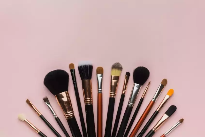 cara merawat alat makeup agar tidak merusak kulit © 2023 brilio.net cara merawat alat makeup agar tidak merusak kulit © 2023 brilio.net