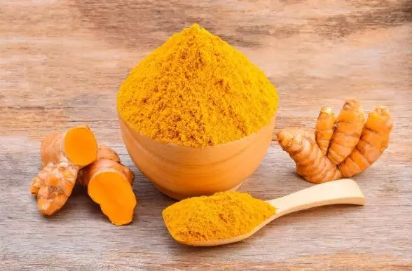 Trik mencerahkan mata panda pakai masker dari 1 jenis rempah Berbagai sumber