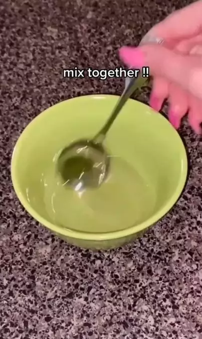 Cara menebalkan rambut tipis di sekitar dahi cuma pakai 2 jenis minyak Berbagai sumber