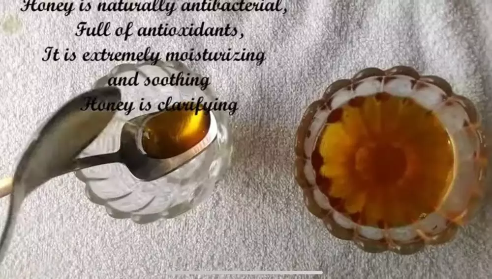 trik bikin kaki halus & bebas pecah-pecah pakai scrub dari 3 bahan dapur © YouTube