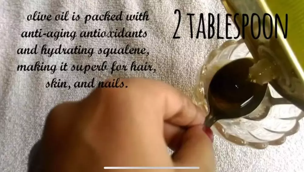 trik bikin kaki halus & bebas pecah-pecah pakai scrub dari 3 bahan dapur © YouTube