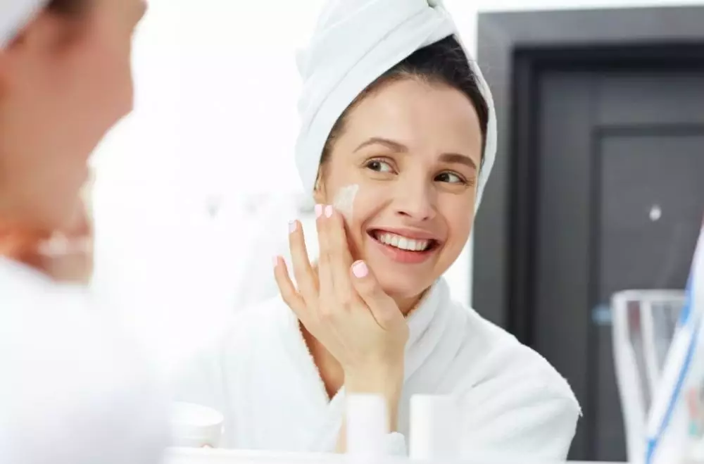 langkah makeup natural ala Korea © 2023 brilio.net