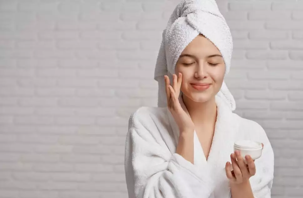 langkah makeup natural ala Korea © 2023 brilio.net